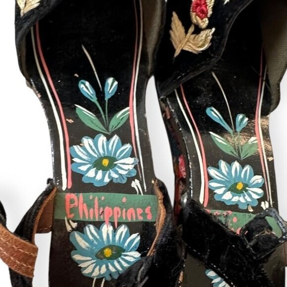 Vintage Filipino Hand Painted Wooden Wedge Sandals – 1940s bakya-inspired sandal - Picture 10 of 14